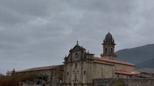 O Real Mosteiro de Santa María de Oia Idade Media, Qué ver, Recuncho da historia, Suxestións