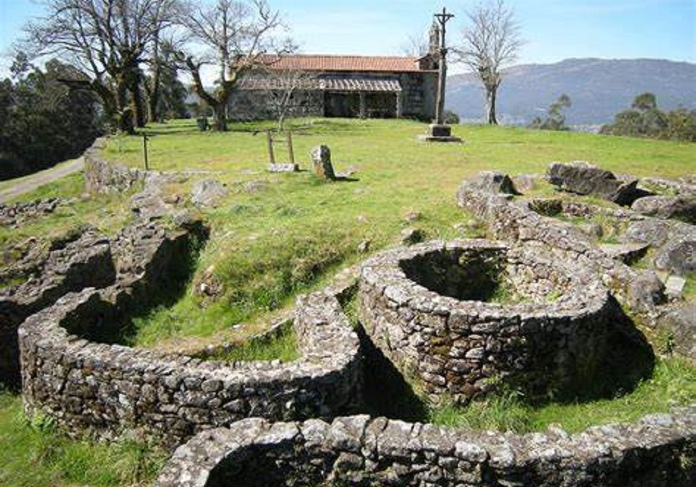 El castro de Troñaesuno de los principales castros que se pueden ver en tierras gallegas. Conoce su historia y leyendas.