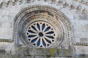 Colegiata de Santa María del Campo, A Coruña Rincón de la historia, Edad Media, Qué ver, Sugerencias