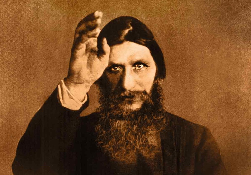 Grigori Rasputín, un nombre que evoca misterio, controversia y fascinación. Este enigmático personaje ha sido objeto de innumerables leyendas y relatos a lo largo de la historia, y su vida está entrelazada con la última etapa de la dinastía Romanov en Rusia.