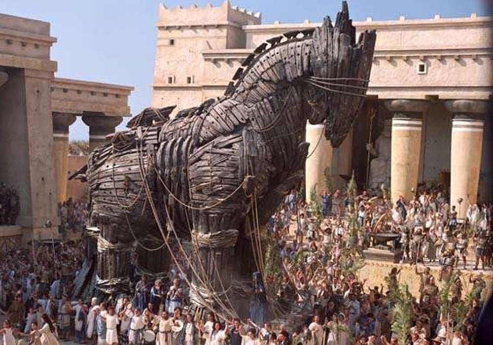 El relato del caballo de Troya es una de las narrativas más fascinantes y perdurables de la mitología griega. Este relato encapsula la astucia y la estrategia en el contexto de un conflicto monumental que ha capturado la imaginación de generaciones.