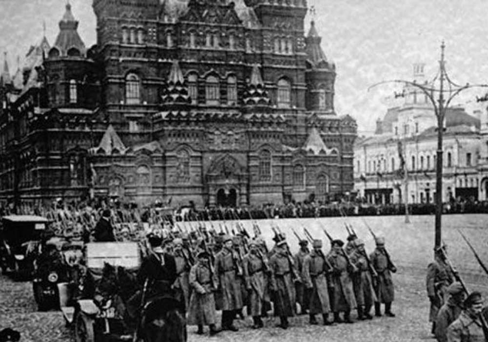 Inicio La Revolución Rusa, desde sus orígenes en 1917 hasta la formación de la URSS, representó una transformación radical de la sociedad rusa y un punto de inflexión en la historia mundial.