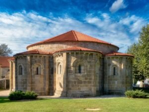 A igrexa de Santa María, Cambre, A Coruña Qué ver, Recuncho da historia, Sugerencias, Suxestións